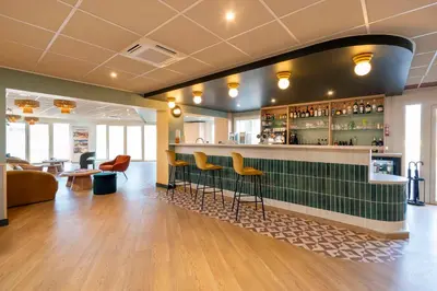 Salon ou bar de l'établissement Sure Hotel by Best Western Caen Memorial
