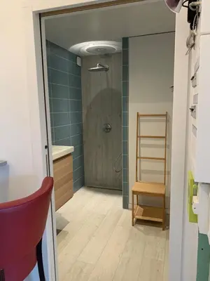 Salle de bains dans l'établissement Villa kahlo Omaha Beach