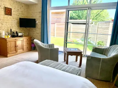 Télévision ou salle de divertissement dans l'établissement Villa kahlo Omaha Beach