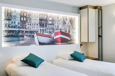 Un ou plusieurs lits dans un hébergement de l'établissement Brit Hotel Caen Nord - Mémorial