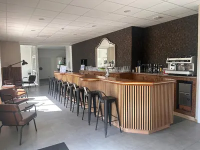 Boissons dans l'établissement Contact Hotel Utah Beach Carentan