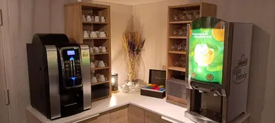 Cuisine ou kitchenette dans l'établissement BRIT HOTEL Caen Hérouville