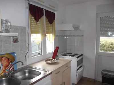Cuisine ou kitchenette dans l'établissement villa le patio