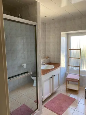 Salle de bains dans l'établissement Au Rythme des Vagues
