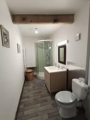 Salle de bains dans l'établissement Idha à proximité de Bayeux