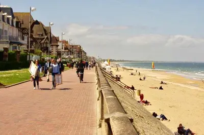 Vue générale sur la mer ou vue sur la mer prise depuis l'appartement