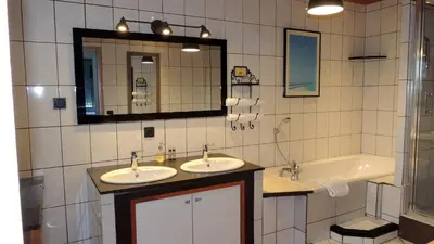 Salle de bains dans l'établissement Le Jardin Du Puits