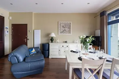 Coin salon dans l'établissement La Bisquine - Appt pour 4 avec vue mer