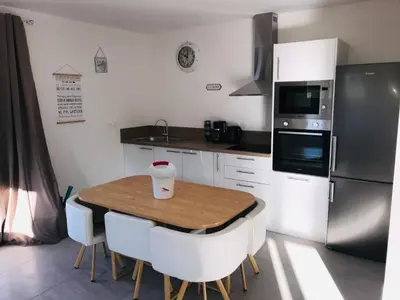 Cuisine ou kitchenette dans l'établissement Gîtes des champs & Spa