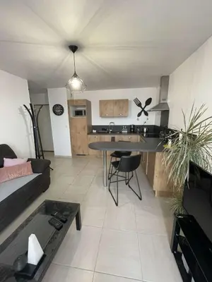 Cuisine ou kitchenette dans l'établissement Appart. sur Caen avec Garage et Wifi.