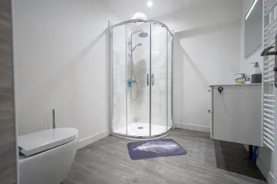 Salle de bains dans l'établissement Gîte de l étang du moulin du pre
