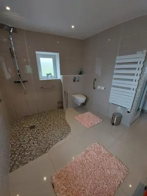 Salle de bains dans l'établissement Les Suites de Véronique, chez Véronique Olive