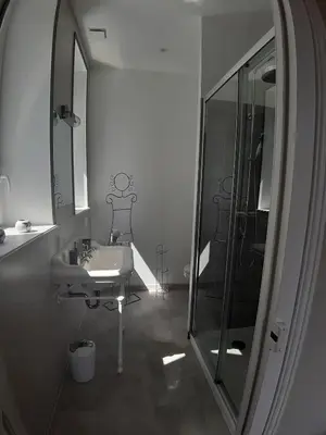 Salle de bains dans l'établissement La Garenne