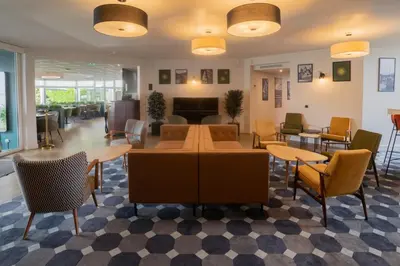 Télévision ou salle de divertissement dans l'établissement Le Carline, Sure Hotel Collection by Best Western