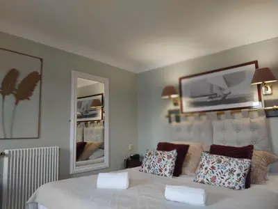 Un ou plusieurs lits dans un hébergement de l'établissement Logis HOTEL RESTAURANT La Régence