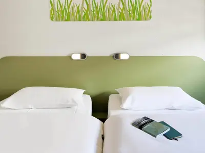 Un ou plusieurs lits dans un hébergement de l'établissement ibis Budget Caen Memorial