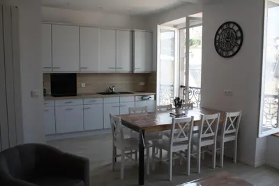 Cuisine ou kitchenette dans l'établissement L'ALBATROS