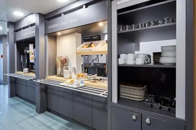 Cuisine ou kitchenette dans l'établissement B&B HOTEL AVRANCHES Baie du Mont St-Michel