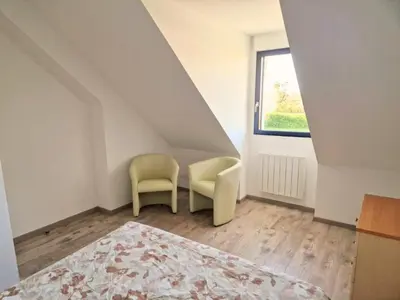 Coin salon dans l'établissement Sherman & Willy Jeep - 2 Maisons de vacances, 4min à pied de la plage - Parking privé - Wifi gratuit - Terrasse - Calme