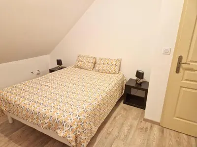 Un ou plusieurs lits dans un hébergement de l'établissement Sherman & Willy Jeep - 2 Maisons de vacances, 4min à pied de la plage - Parking privé - Wifi gratuit - Terrasse - Calme