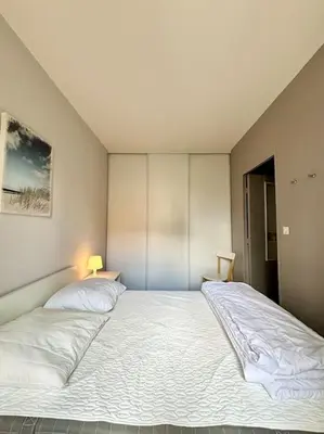 Un ou plusieurs lits dans un hébergement de l'établissement Port-Guillaume, résidence de vacances avec mer & piscine