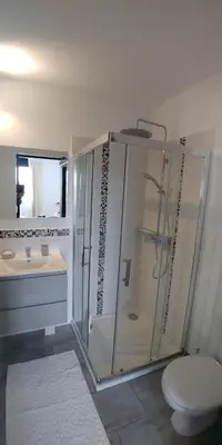 Salle de bains dans l'établissement CHAMBRE AVEC SUITE DE 26 M2