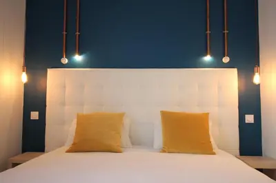 Un ou plusieurs lits dans un hébergement de l'établissement Hôtel La Fontaine Caen Centre