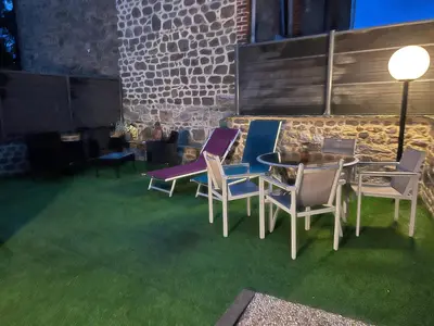Terrasse ou espace extérieur de l'établissement Appartement moderne à La Ferrière-aux-Étangs de 55 m² avec jacuzzi