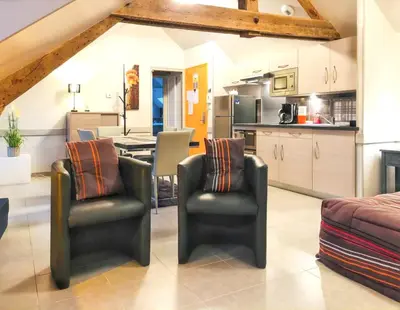 Cuisine ou kitchenette dans l'établissement Appartement charmant à La Ferrière-aux-Étangs avec jacuzzi - 42 m²
