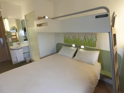 Un ou plusieurs lits dans un hébergement de l'établissement ibis budget Cherbourg - La Glacerie