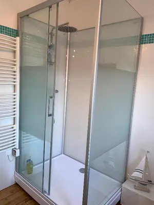 Salle de bains dans l'établissement VILLA CATHY Chambres d hôtes