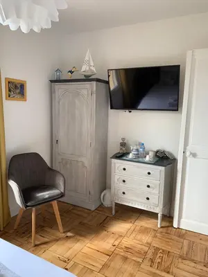 Télévision ou salle de divertissement dans l'établissement VILLA CATHY Chambres d hôtes