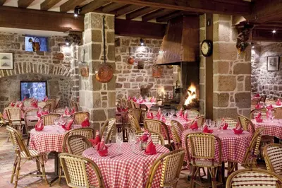Restaurant ou autre lieu de restauration dans l'établissement Auberge Saint Pierre