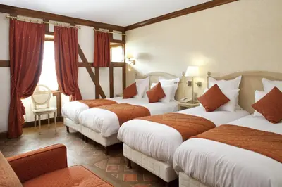 Un ou plusieurs lits dans un hébergement de l'établissement Auberge Saint Pierre