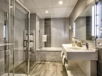 Salle de bains dans l'établissement Mercure Cabourg Hôtel & Spa