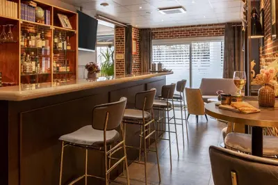 Salon ou bar de l'établissement Best Western Royal Hotel Caen