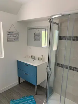 Salle de bains dans l'établissement gîte du parc du moulin du pré