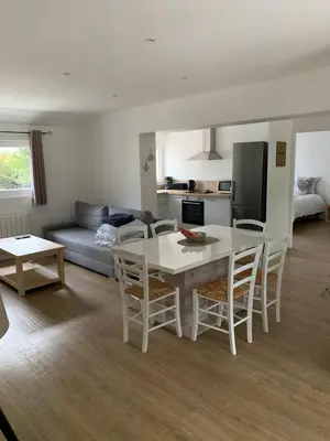 Cuisine ou kitchenette dans l'établissement gîte du parc du moulin du pré