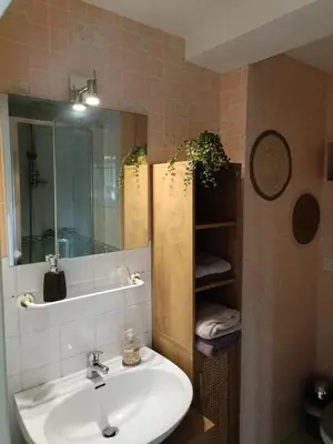 Salle de bains dans l'établissement Maison d'hôtes Les Vallées