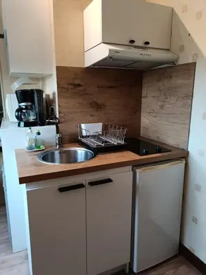 Cuisine ou kitchenette dans l'établissement Maison d'hôtes Les Vallées