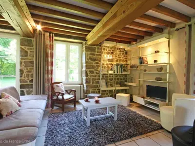 Coin salon dans l'établissement Maison spacieuse, animaux admis - 10 pers. - FR-1-497-121