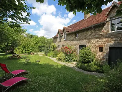 Jardin de l'établissement Maison spacieuse, animaux admis - 10 pers. - FR-1-497-121