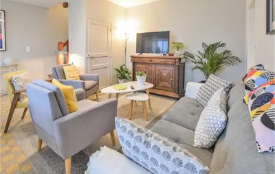 Coin salon dans l'établissement Pet Friendly Home In Aurseulles