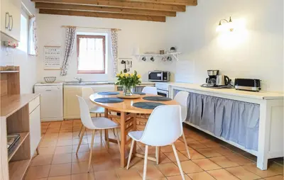 Cuisine ou kitchenette dans l'établissement Gorgeous Home In St Pierre Langers