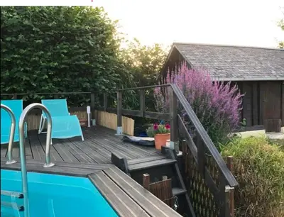 Piscine de l'établissement Maison charmante à Notre-Dame-du-Touchet avec piscine partagée ou située à proximité