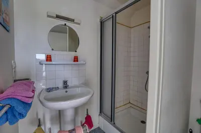 Salle de bains dans l'établissement Maison spacieuse avec jardin près de Le Bouffay