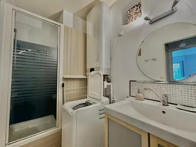 Salle de bains dans l'établissement Appartement avec loggia - Proche centre et plage