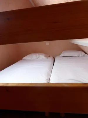 Un ou plusieurs lits dans un hébergement de l'établissement Hotel De France