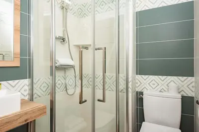 Salle de bains dans l'établissement Logis Hotel Restaurant Auberge De La Sélune