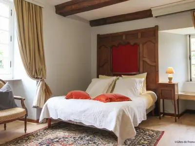 Un ou plusieurs lits dans un hébergement de l'établissement Maison du Chapelain : Charme en Suisse Normande, Animaux acceptés - FR-1-497-54